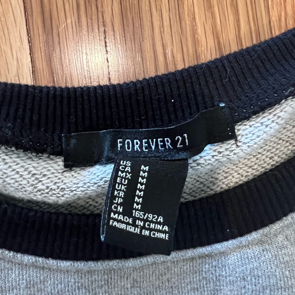 Dinosaur sweatshirt size medium - Picture 4 of 7